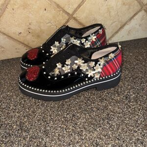 Betsey Johnson Abbott Oxford, Black Gold Hearts Floral Women's Sz 5